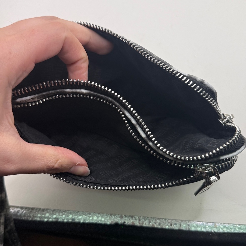 Steve Madden Monochrome Gray White Tie Dye Wristlet Bag Purse Wallet - Picture 5 of 12